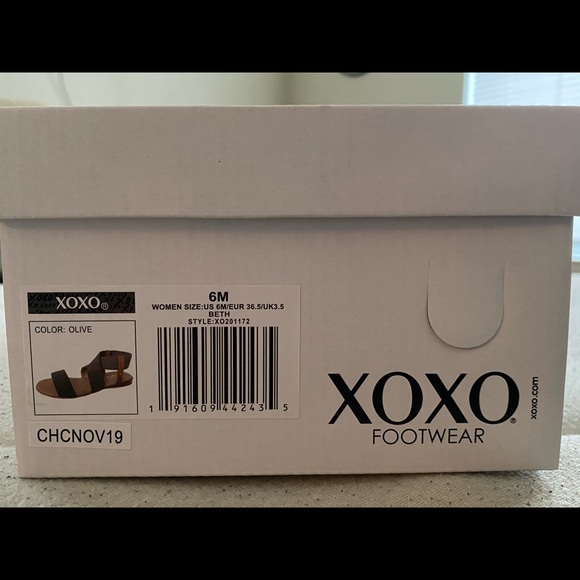 Women’s XOXO size 6 sandals - Picture 2 of 3
